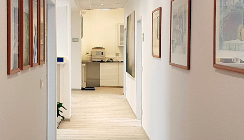 Flur zu den Untersuchungszimmern